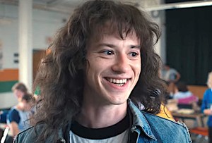 joseph-quinn-stranger-things-season-4-eddie-munson-performance