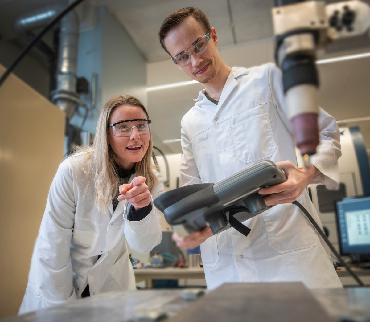 UiT-studenter på lab