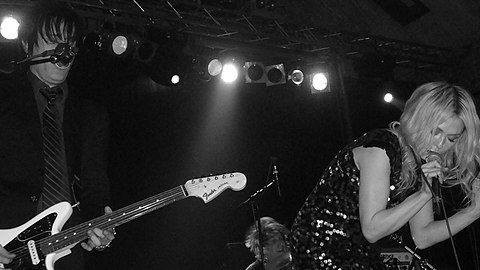 Troy Van Leeuwen mit Serrina Sims als Sweethead im Kulturzentrum Strasse E.