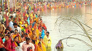 श्रद्धालुसभ छठि पुजा अवलोकन करैत