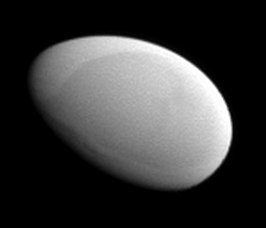 Foto van Methone genomen door Cassini-Huygens.