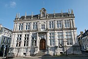 L'hôtel de ville o Ajuntament, reconstruït el 1871. A la façana s'hi poden veure les armes de Felip IV d'Espanya