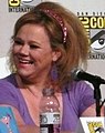 Caroline Rhea interpreta Hilda Spellman