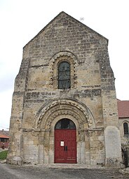 La façade de l'église.