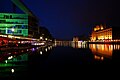 Ansicht bei Nacht, links H2-Office mit Restauration, rechts Küppersmühle und Werhahnmühle.