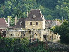 Maison à l'ouest du bourg.