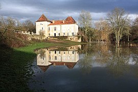 Le château de Beaurecueil lors d'une crue de la Nizonne.