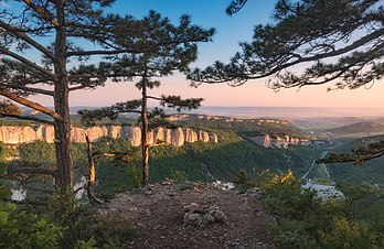 Paysage du sud de la Crimée, près de la forteresse de Mangoup. (définition réelle 4 000 × 2 599)