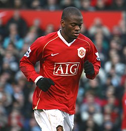 Louis Saha bermain untuk Manchester United