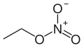 Nitrato de etila, um éster inorgânico formado a partir da reação entre ácido nítrico e etanol.