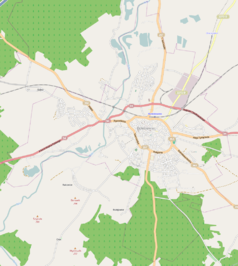 Mapa konturowa Bolesławca, blisko centrum na prawo znajduje się punkt z opisem „Zbór Kościoła Adwentystów Dnia Siódmego w Bolesławcu”