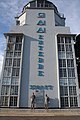 El antiguo edificio de la terminal vista de frente.