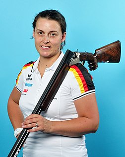 La tireuse sportive allemande Christine Wenzel, spécialiste du skeet. (définition réelle 2 638 × 3 305)