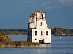 Kostel obce Krochino zatopené Čerepoveckou přehradou