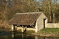 Le lavoir de Treuzy-Levelay, sur le bord du Lunain.