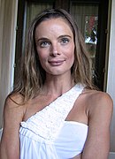 Gabrielle Anwar dans le rôle de Fiona Glenanne (en)