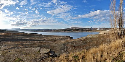 Критично низький рівень води у водосховищі (у лютому 2013 року)