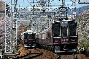 神戸本線を走行する1000系と8000系 （2019年4月14日 岡本駅 - 御影駅間）