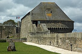 Les tours vues des murailles.