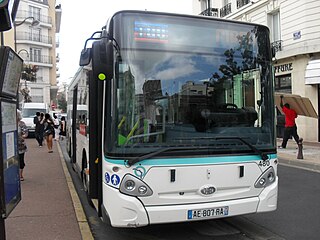 Heuliez GX 127 sur la ligne TUVIM (service urbain d'Issy-les-Moulineaux).