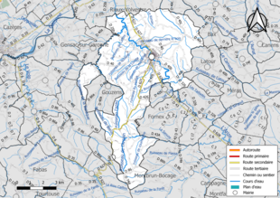 Carte en couleur présentant le réseau hydrographique de la commune