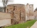 ベッロウァキー族（Bellovaci）の名を伝えるボーヴェ市（Beauvais）に遺るローマ期の城壁。当地には、ローマ風の都市カエサロマグス（Caesaromagus）が建設され、「ベッロウァキー族の都市」を意味する別名キーウィタース・ベッロウァコールム（civitas Bellovacorum）またはベッロウァクム（Bellovacum）とも呼ばれ、その名が訛って今日のボーヴェに至る。 ベッロウァキー族は、ローマ人の軍門に降った後、彼らの本拠ブラトゥスパンティウムからカエサロマグスに移住させられたため、ブラトゥスパンティウムがどこにあったのか、（ボーヴェの近くと思われるが）正確な位置は不明である。