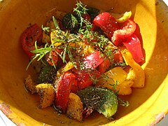 Salade de poivrons et tomates et herbes de Provence