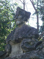 Partie supérieure du monument de Rabelais dans le jardin des plantes de Montpellier.