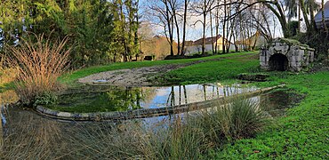 Fontaine et abreuvoir.