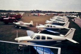 Deutschlandflug 1969 mit aufgereihten Debonairs der DLH