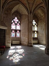 Reflets des vitraux dans la tour Maubergeon.