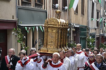 Ostension de la châsse de Martial lors des Ostensions de 2016 à Limoges.