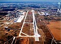 L’aéroport Nîmes-Garons en 2007 vu d'avion.