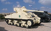 エジプト陸軍向けの改造戦車 M4A4の車体にM4A2のエンジンを載せ、AMX-13の砲塔を搭載