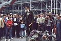 Juillet 1984 - Devant le Centre Pompidou