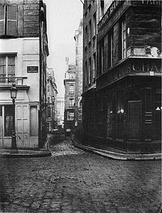 Rue vue depuis l'ancienne place des Trois-Maries, en 1866 (cliché de Charles Marville).