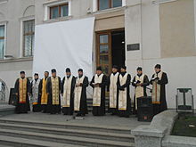 Священнослужителі єпархії під час молебеню за Україну в Дрогобичі. В центрі — протосинкел (нині єпископ-помічник[4]) єпархії отець Григорій (Комар)[5]