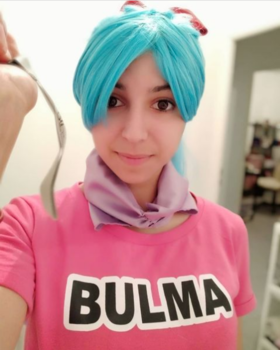 Cosplay de Bulma dans sa première tenue.