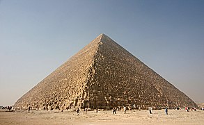 Arsitektur Mesir Kuno: Piramida Agung Giza (Giza, Mesir), sekitar 2589-2566 SM oleh Hemiunu