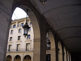 Español: Arcos en la Plaza del Ayuntamiento Plaça de l'Ajuntament