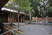 左边是蛭子神社 右边是气生神社