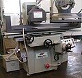 Surface grinder, with manual chuck inset