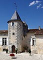 La tour du Maine-Giraud au sommet de laquelle Alfred de Vigny écrivit trois de ses poèmes du recueil Les Destinées.