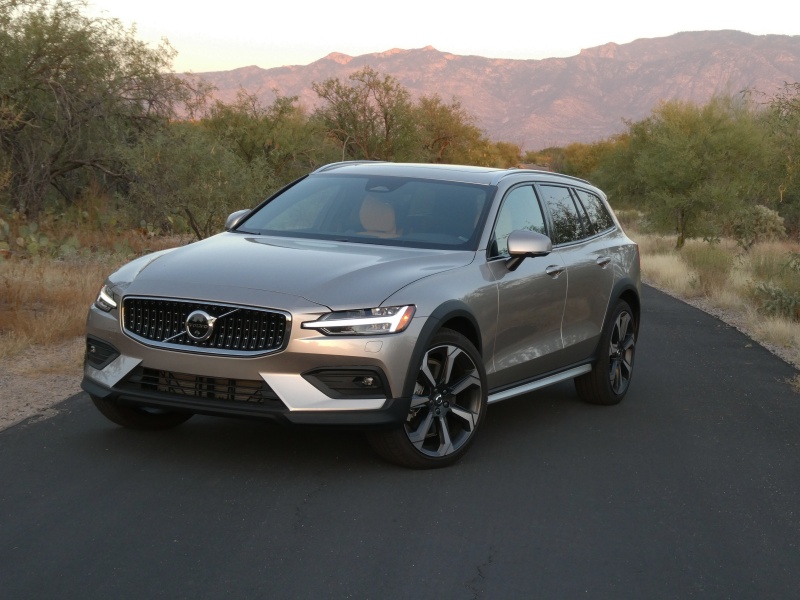 2025 Volvo V60 Cross Country Road Test and Review