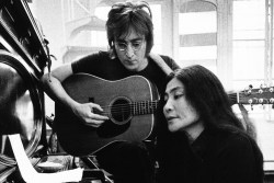 Johm lennon and Yoko Ono in New York during the 70s