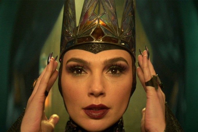 SNOW WHITE, Gal Gadot as the Evil Queen, 2025. © Walt Disney Studios Motion Pictures / courtesy Everett Collection