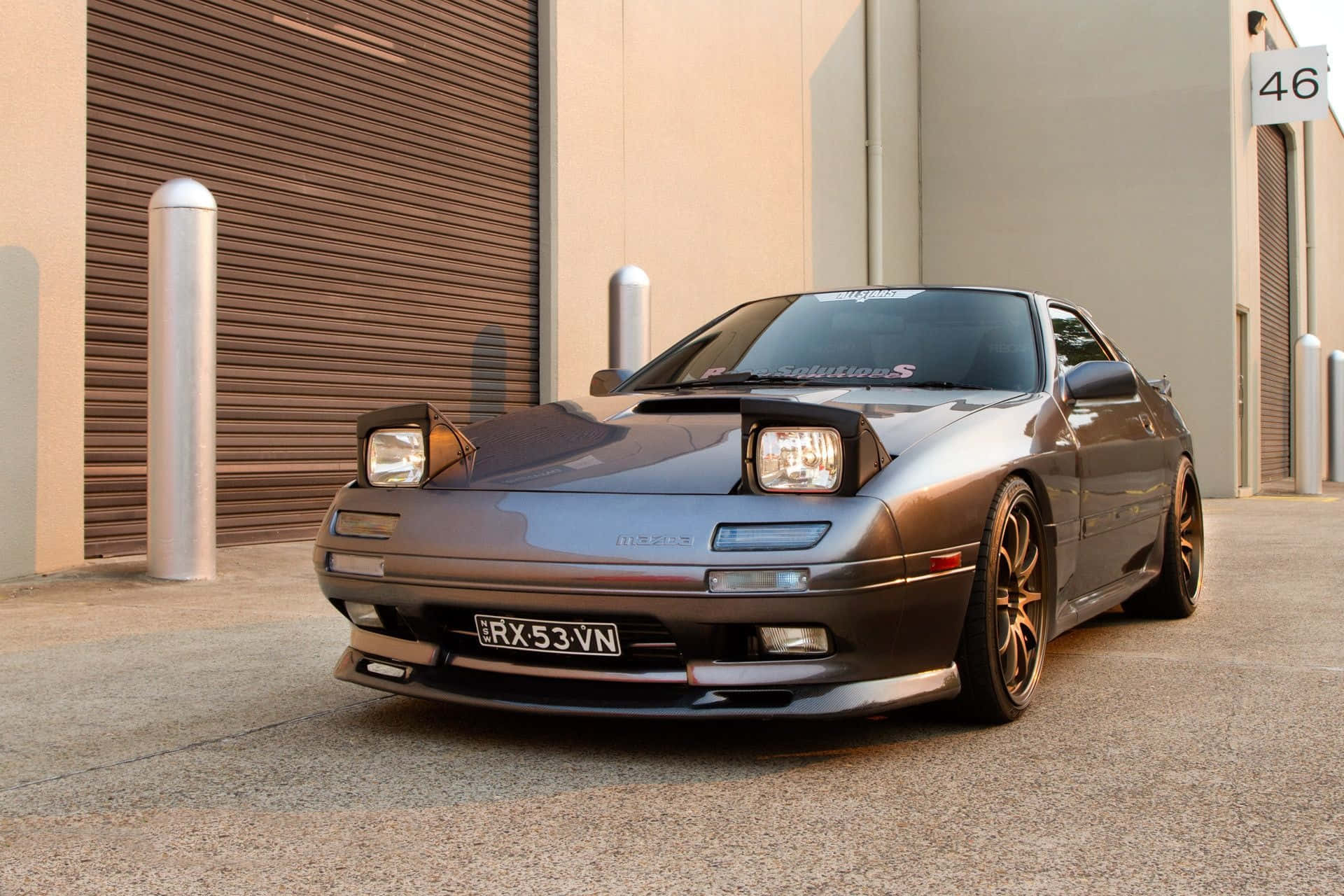 Føl magten fra Mazda RX7 FC, som det pryder din skrivebord. Wallpaper