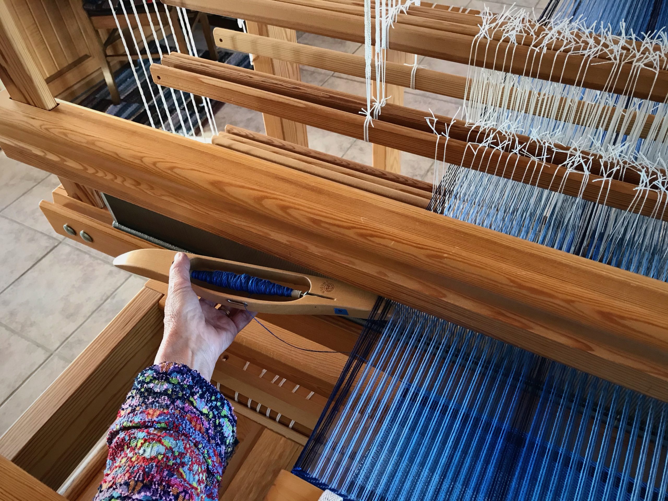 Weaving tips and tricks. Easy tip on how to catch the shuttle perfectly.