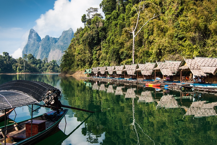 Thailand Khao Sok Cheow Lan meer drijvende hutjes