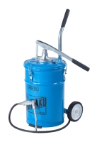 Hand operated grease lubricator